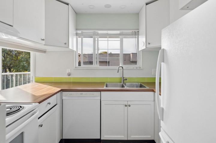 Photo 11 at 304 - 8772 Sw Marine Drive, Marpole, Vancouver West