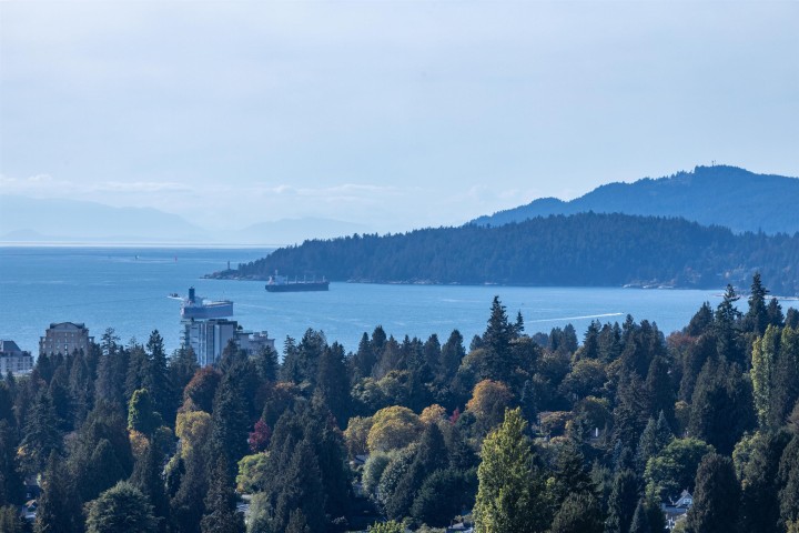 Photo 2 at 975 Aubeneau Crescent, Sentinel Hill, West Vancouver