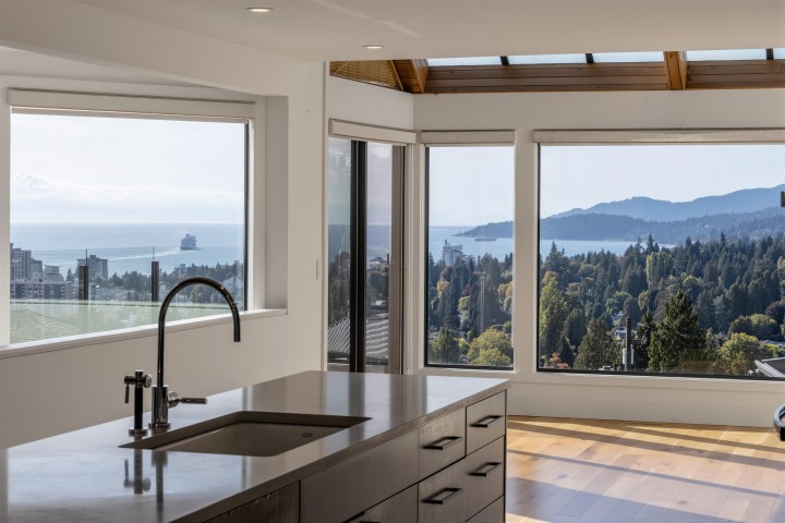 Photo 17 at 975 Aubeneau Crescent, Sentinel Hill, West Vancouver