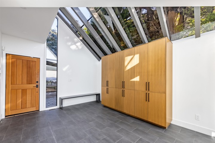 Photo 3 at 975 Aubeneau Crescent, Sentinel Hill, West Vancouver