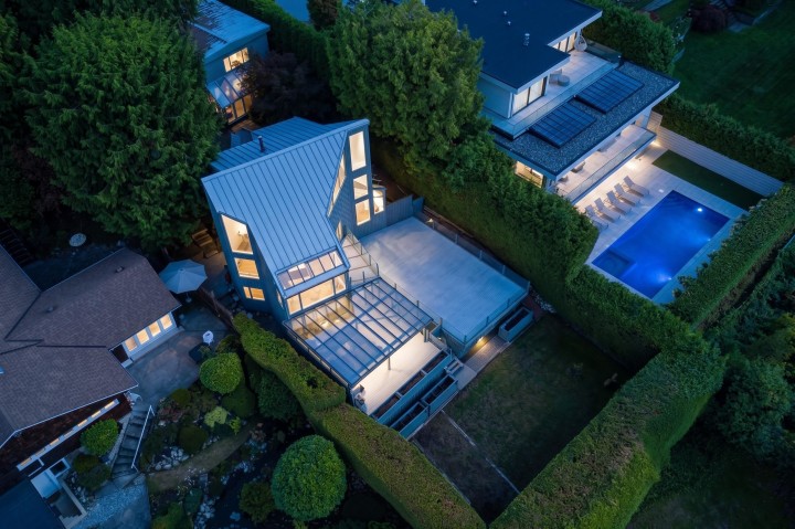 Photo 1 at 975 Aubeneau Crescent, Sentinel Hill, West Vancouver