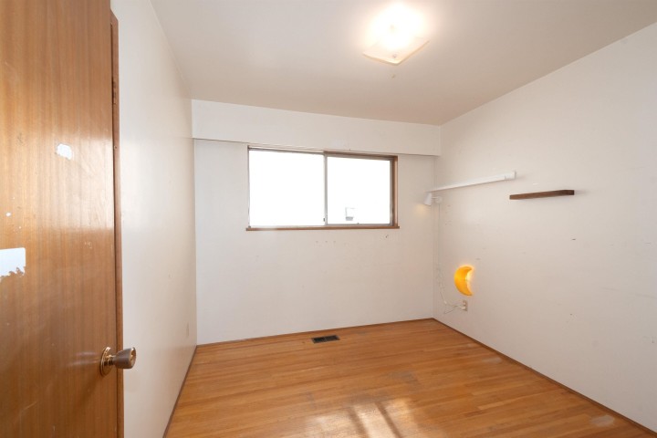 Photo 13 at 5363 Dumfries Street, Knight, Vancouver East