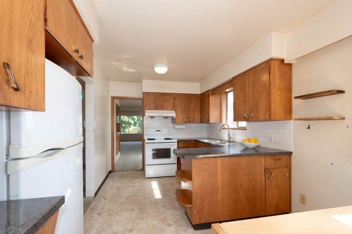 Photo 7 at 5363 Dumfries Street, Knight, Vancouver East