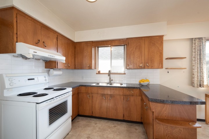 Photo 8 at 5363 Dumfries Street, Knight, Vancouver East