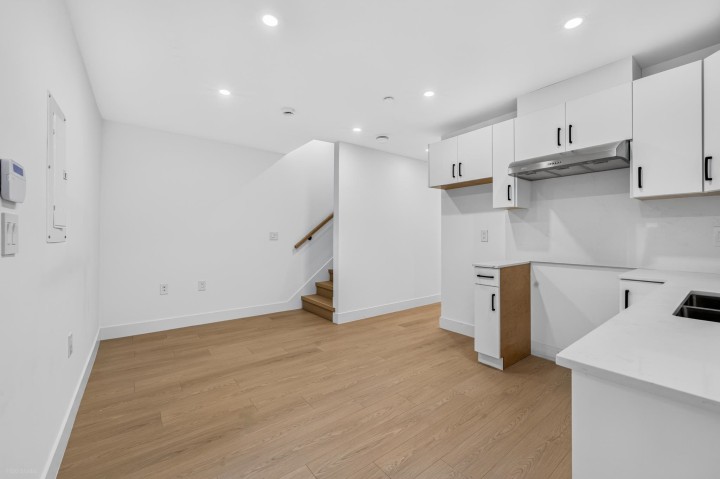 Photo 23 at 2 - 7361 Fraser Street, South Vancouver, Vancouver East