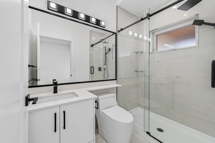 Photo 17 at 2 - 7361 Fraser Street, South Vancouver, Vancouver East