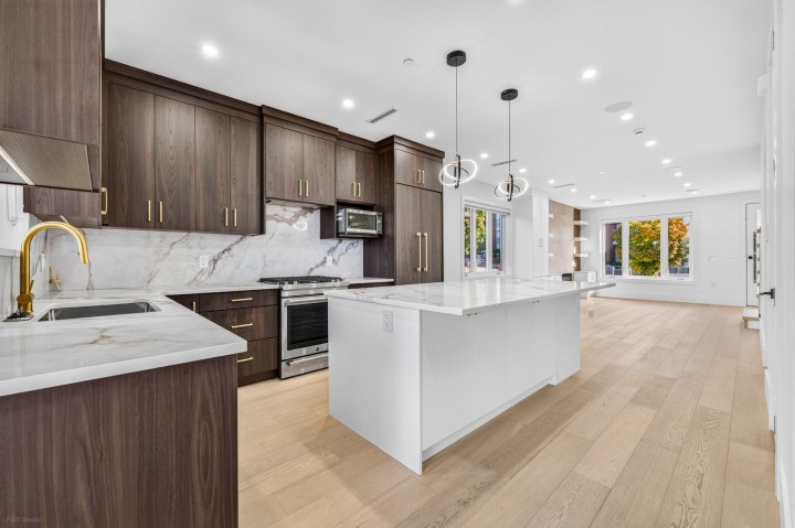 Photo 11 at 2 - 7361 Fraser Street, South Vancouver, Vancouver East