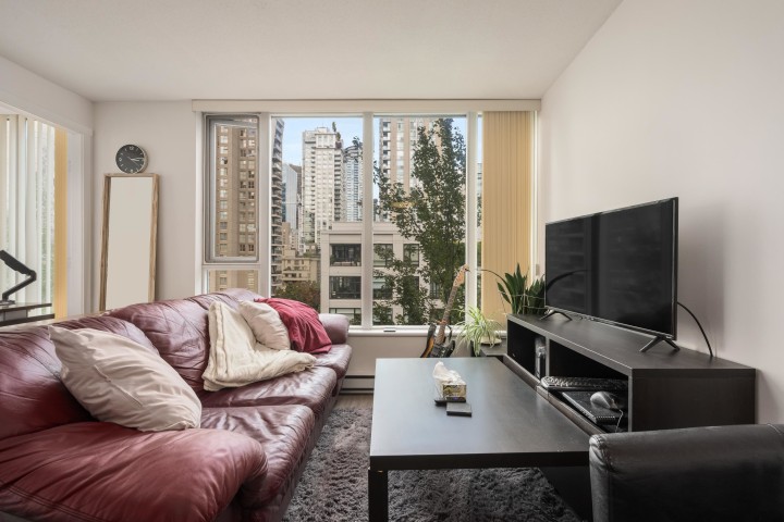 Photo 2 at 802 - 1010 Richards Street, Yaletown, Vancouver West