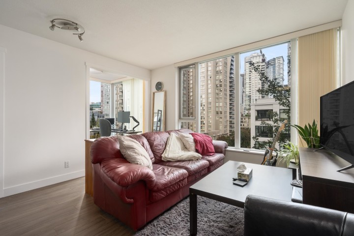 Photo 1 at 802 - 1010 Richards Street, Yaletown, Vancouver West