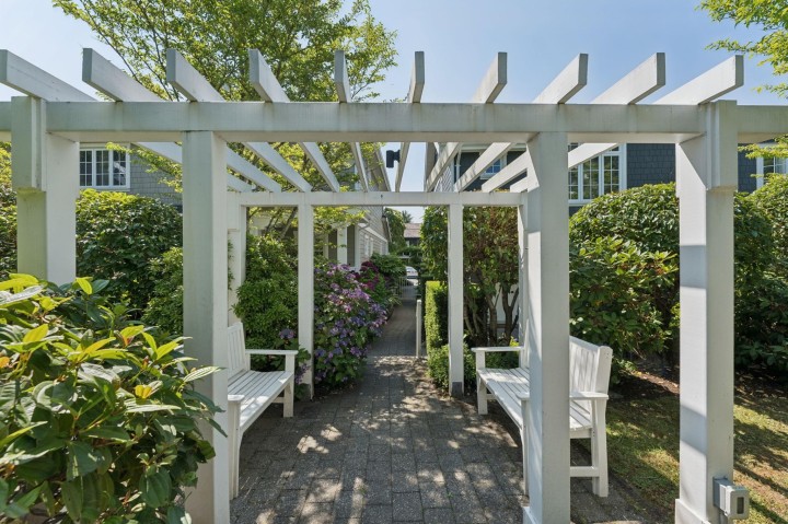 Photo 33 at 2071 Esquimalt Avenue, Ambleside, West Vancouver