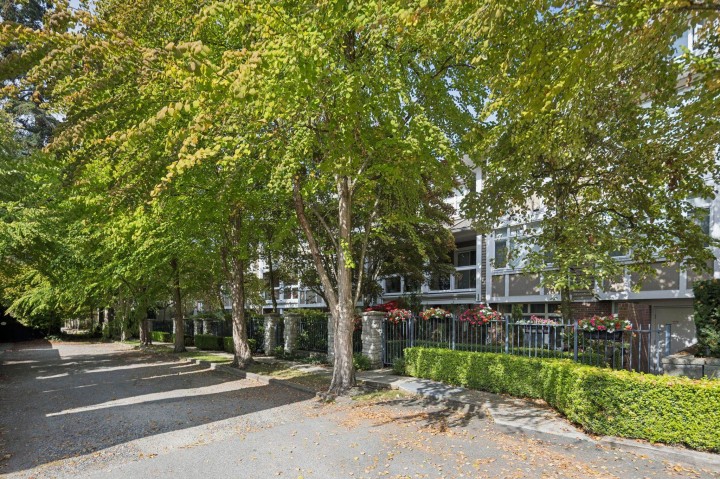 Photo 2 at 106 - 3088 W 41st Avenue, Kerrisdale, Vancouver West