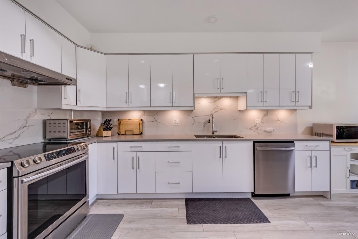 Photo 11 at 5003 Chambers Street, Collingwood VE, Vancouver East