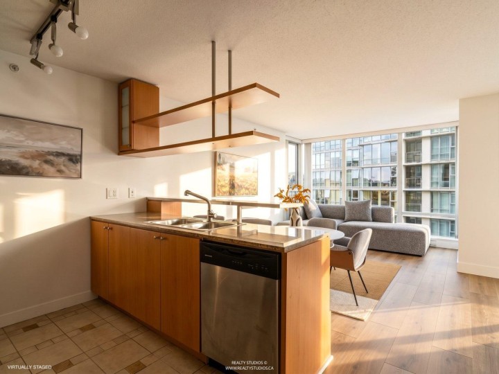 Photo 3 at 2208 - 1495 Richards Street, Yaletown, Vancouver West