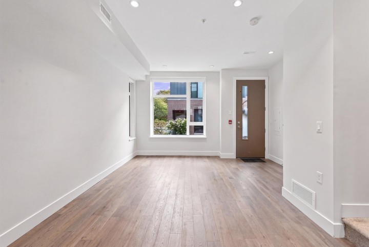 Photo 2 at 7615 Yukon Street, Marpole, Vancouver West