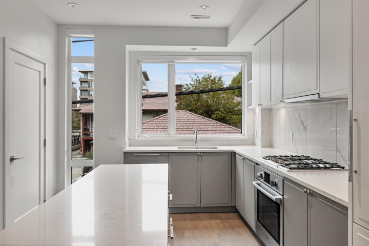 Photo 6 at 7615 Yukon Street, Marpole, Vancouver West