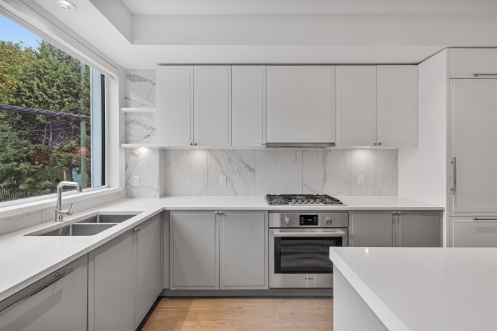 Photo 5 at 7615 Yukon Street, Marpole, Vancouver West
