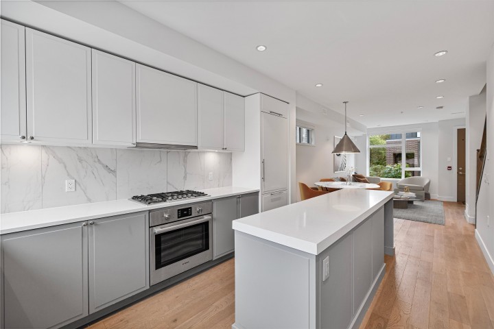 Photo 9 at 7615 Yukon Street, Marpole, Vancouver West