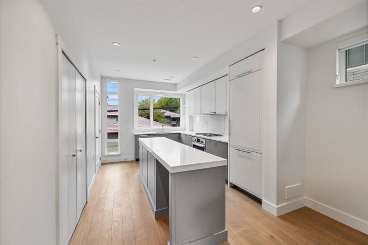 Photo 8 at 7615 Yukon Street, Marpole, Vancouver West