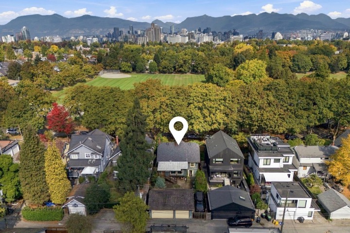 Photo 4 at 840 W 22nd Avenue, Cambie, Vancouver West