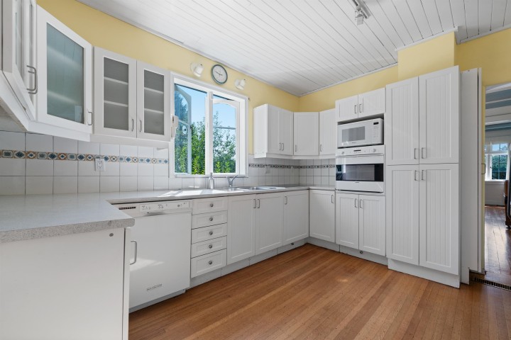 Photo 5 at 1376 11th Street, Sentinel Hill, West Vancouver