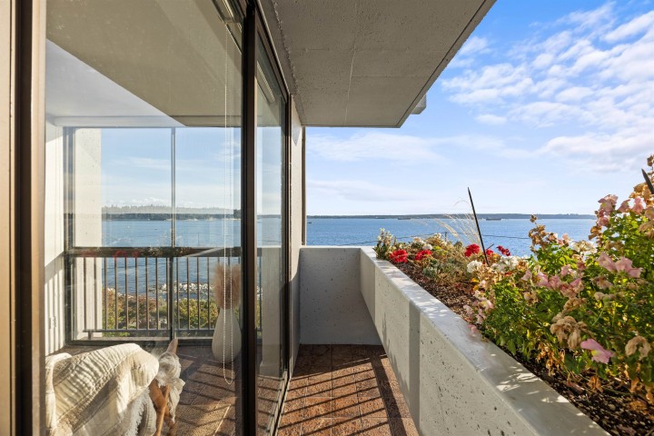 Photo 6 at 401 - 1930 Bellevue Avenue, Ambleside, West Vancouver