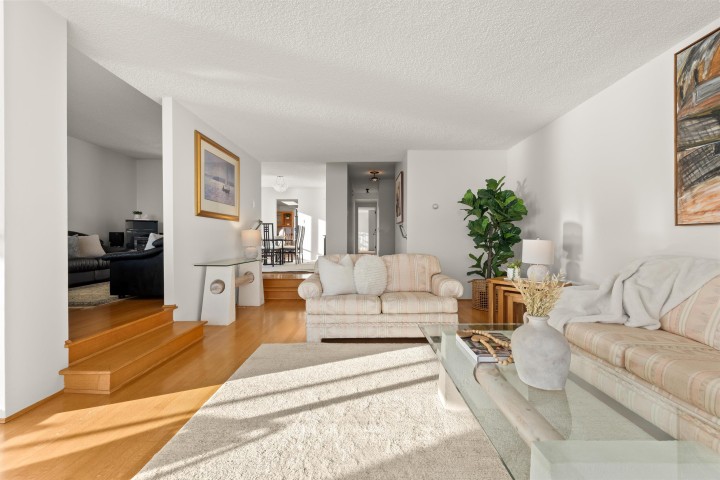 Photo 13 at 401 - 1930 Bellevue Avenue, Ambleside, West Vancouver