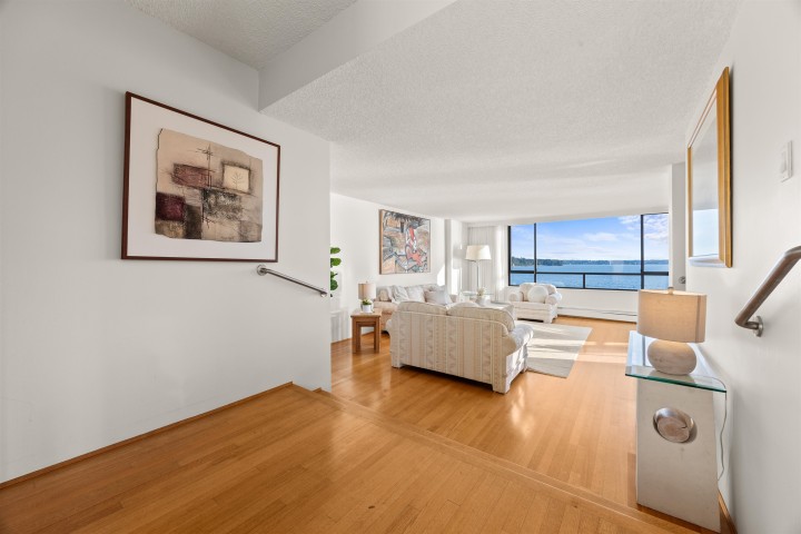 Photo 16 at 401 - 1930 Bellevue Avenue, Ambleside, West Vancouver
