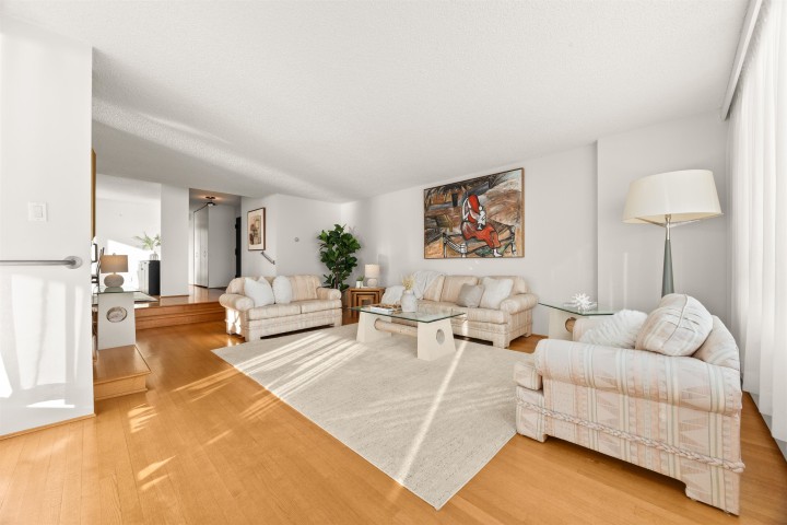 Photo 12 at 401 - 1930 Bellevue Avenue, Ambleside, West Vancouver