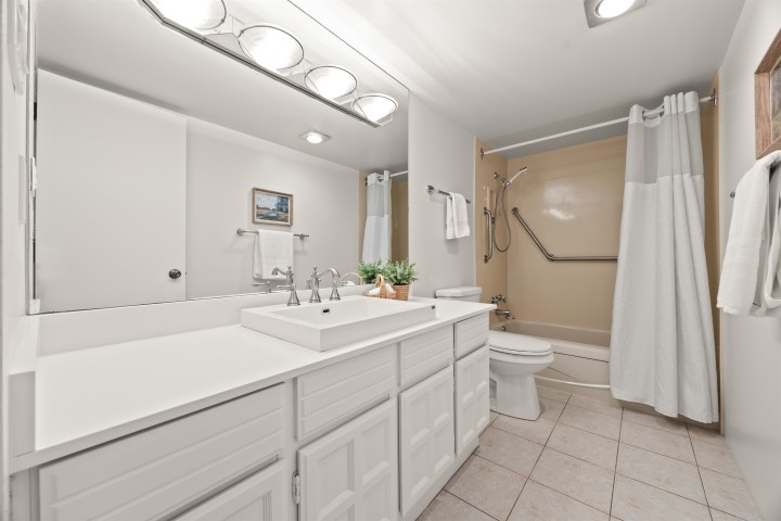 Photo 36 at 401 - 1930 Bellevue Avenue, Ambleside, West Vancouver