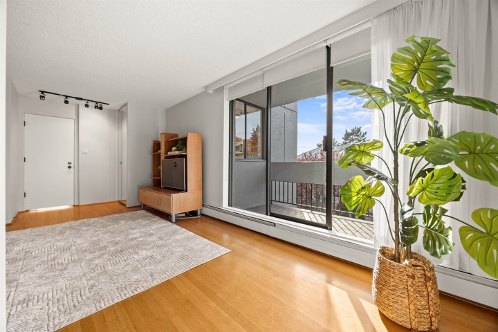Photo 32 at 401 - 1930 Bellevue Avenue, Ambleside, West Vancouver