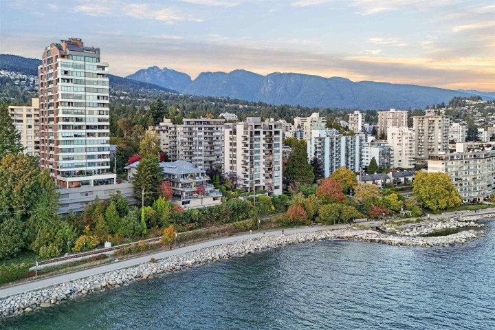 Photo 8 at 401 - 1930 Bellevue Avenue, Ambleside, West Vancouver