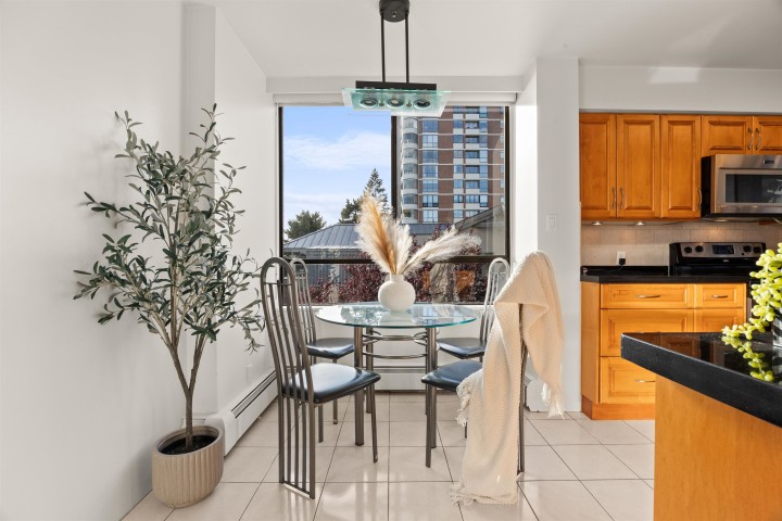 Photo 25 at 401 - 1930 Bellevue Avenue, Ambleside, West Vancouver
