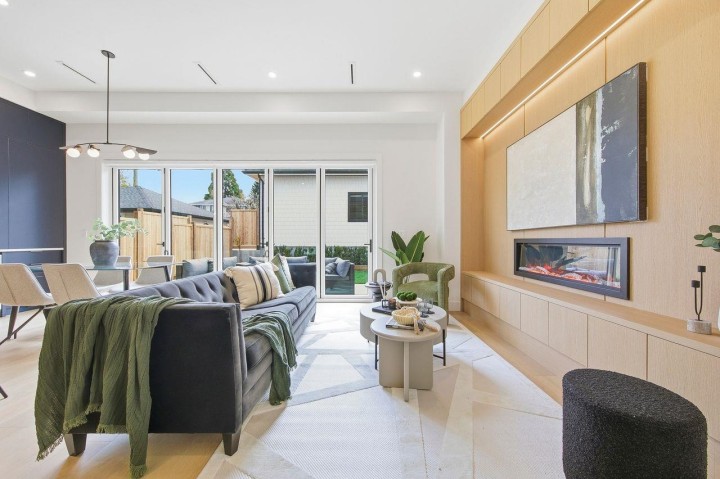 Photo 3 at 2 - 3708 W 18th Avenue, Dunbar, Vancouver West