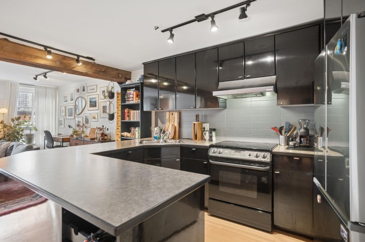 Photo 13 at 305 - 1066 Hamilton Street, Yaletown, Vancouver West