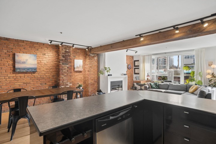 Photo 14 at 305 - 1066 Hamilton Street, Yaletown, Vancouver West