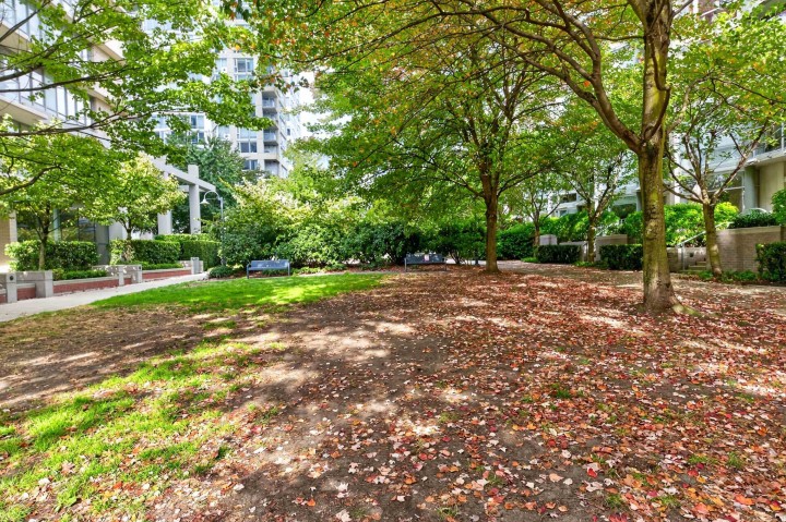 Photo 12 at TH108 - 1288 Marinaside Crescent, Yaletown, Vancouver West