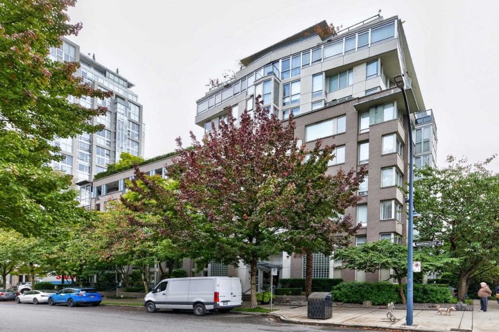 Photo 1 at TH108 - 1288 Marinaside Crescent, Yaletown, Vancouver West