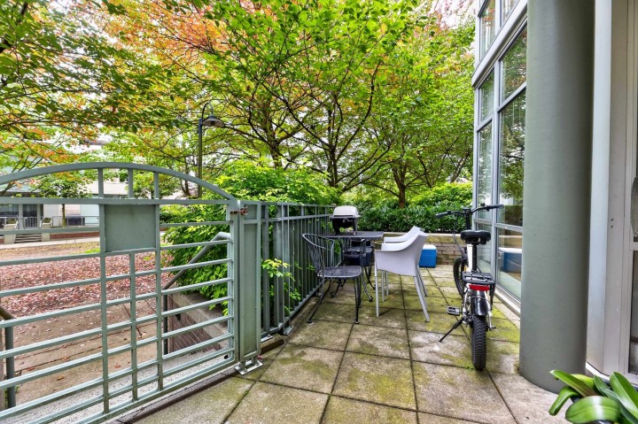 Photo 11 at TH108 - 1288 Marinaside Crescent, Yaletown, Vancouver West