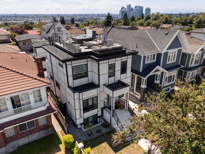 Photo 2 at 72 E 57th Avenue, South Vancouver, Vancouver East