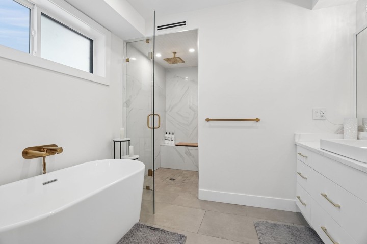 Photo 13 at 72 E 57th Avenue, South Vancouver, Vancouver East