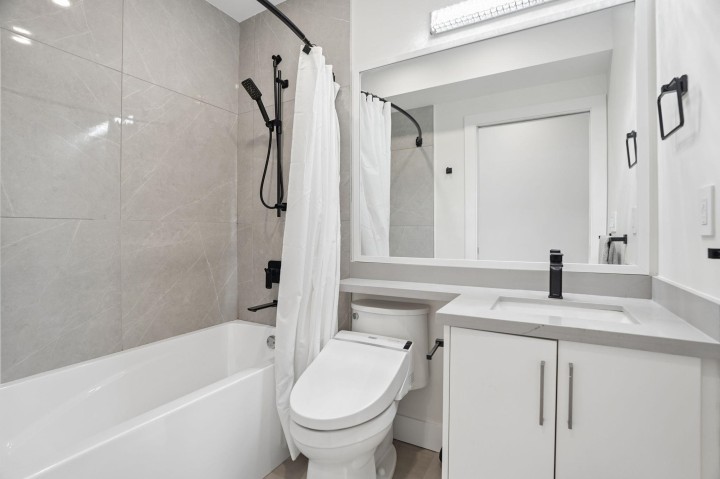 Photo 17 at 72 E 57th Avenue, South Vancouver, Vancouver East