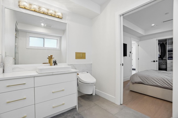 Photo 12 at 72 E 57th Avenue, South Vancouver, Vancouver East