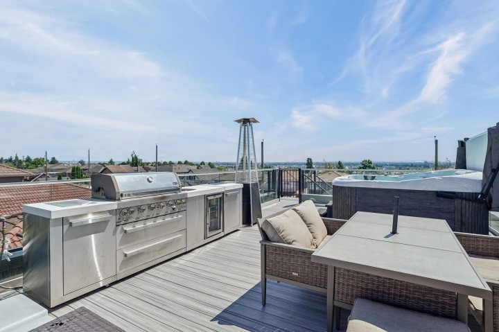 Photo 5 at 72 E 57th Avenue, South Vancouver, Vancouver East