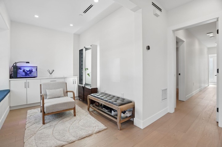 Photo 9 at 72 E 57th Avenue, South Vancouver, Vancouver East