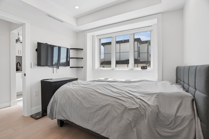 Photo 14 at 72 E 57th Avenue, South Vancouver, Vancouver East