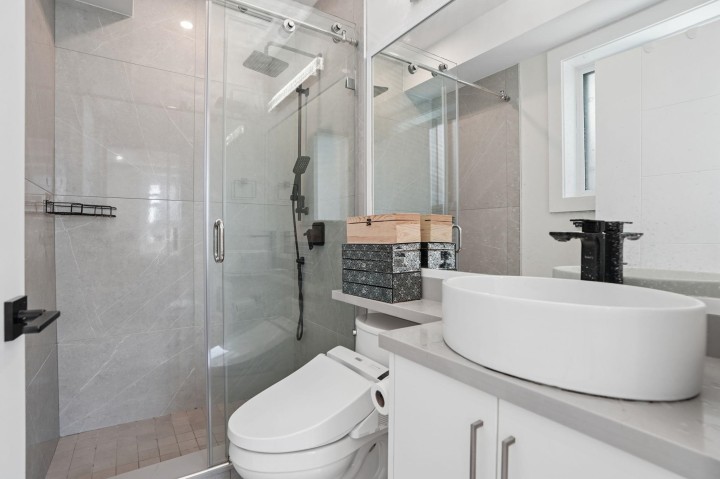 Photo 15 at 72 E 57th Avenue, South Vancouver, Vancouver East