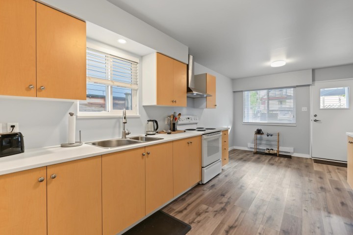 Photo 7 at 132-134 W 12th Avenue, Mount Pleasant VW, Vancouver West