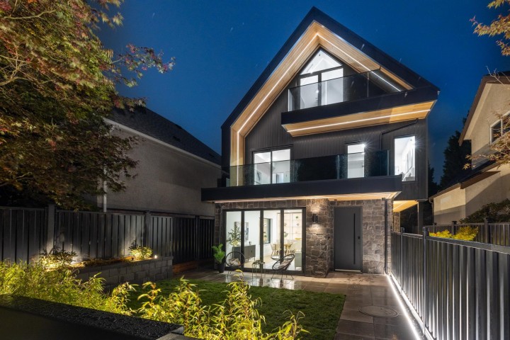 Photo 2 at 1 - 2145 Napier Street, Grandview Woodland, Vancouver East