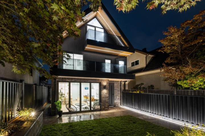 Photo 3 at 1 - 2145 Napier Street, Grandview Woodland, Vancouver East