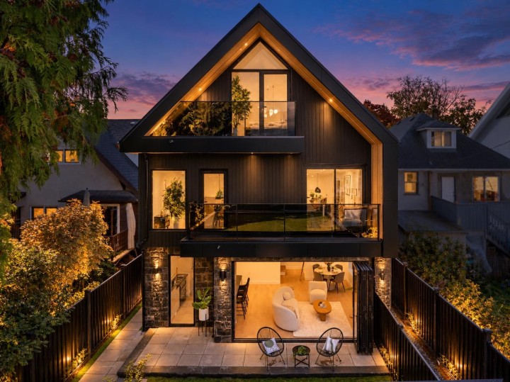 Photo 1 at 2 - 2145 Napier Street, Grandview Woodland, Vancouver East